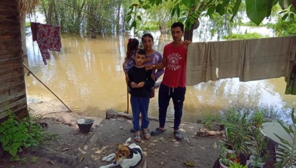 Piden al intendente de Lavalle que se ocupe de familias en emergencia por creciente del Río Paraná